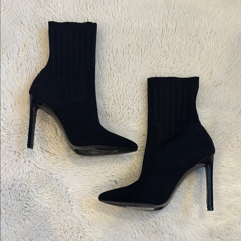 Steve Madden Black Knit Ankle Boots- 6.5